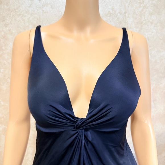 Elegant Black Sleeveless build in bars sexy Top size 34B - Picture 3 of 6